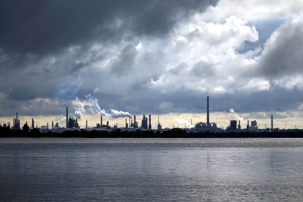 用于储存罐的储罐和流量易于风暴地区的工艺船舶的益处的图像